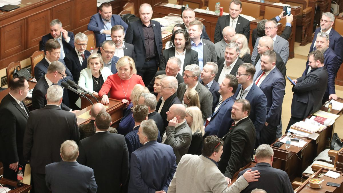 Kam až může opozice zajít s obstrukcemi, hodnotí ústavní právník